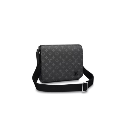 LOUIS VUITTON DISTRICT PM M44000 (26*20*7cm)